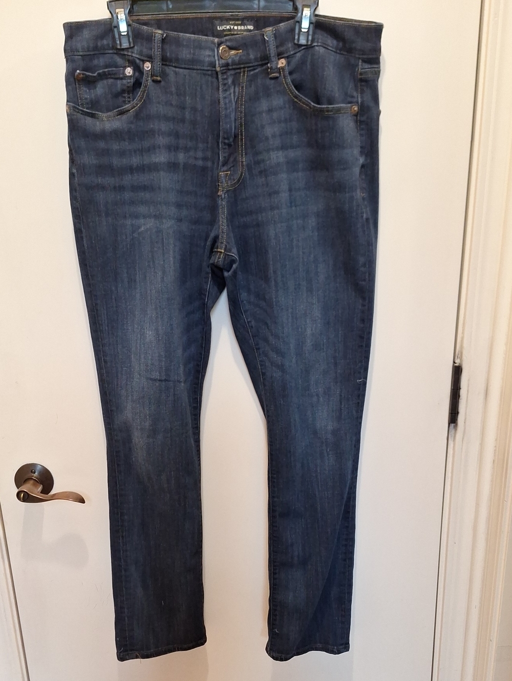 Lucky Brand Slim Men's Jeans in Mid/Dark Blue Wash